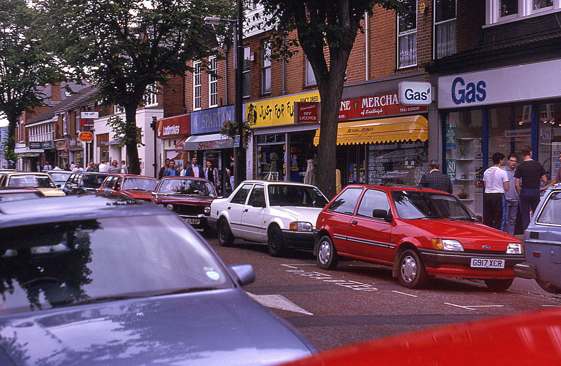 High Street, Eastleigh โ pedestrianised shopping street